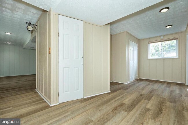 Building Photo - 1126 Riva Ridge Dr