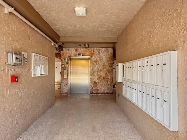 Building Photo - 511 Ives Dairy Rd