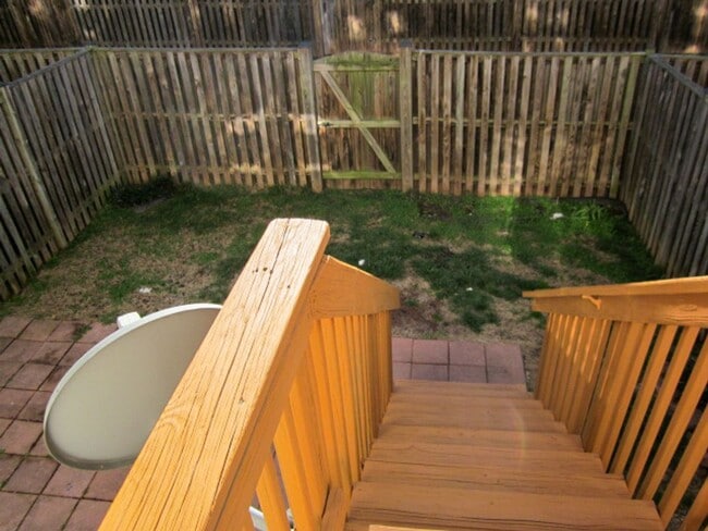 Building Photo - Beautiful 3 Bed 3.5 Bath Interior Townhome In Much Sought After Blooms Mill