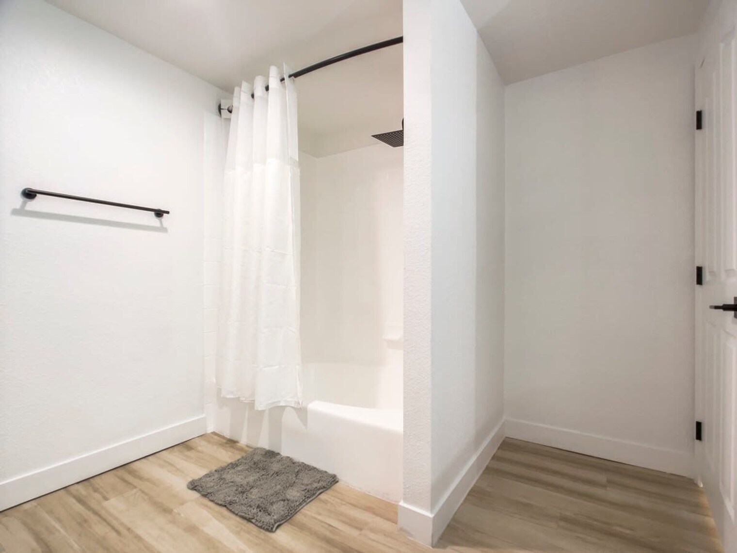 Building Photo - 14201 N 70th Way