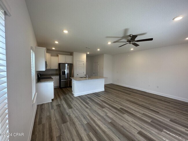 Building Photo - 488 Melrose Wy