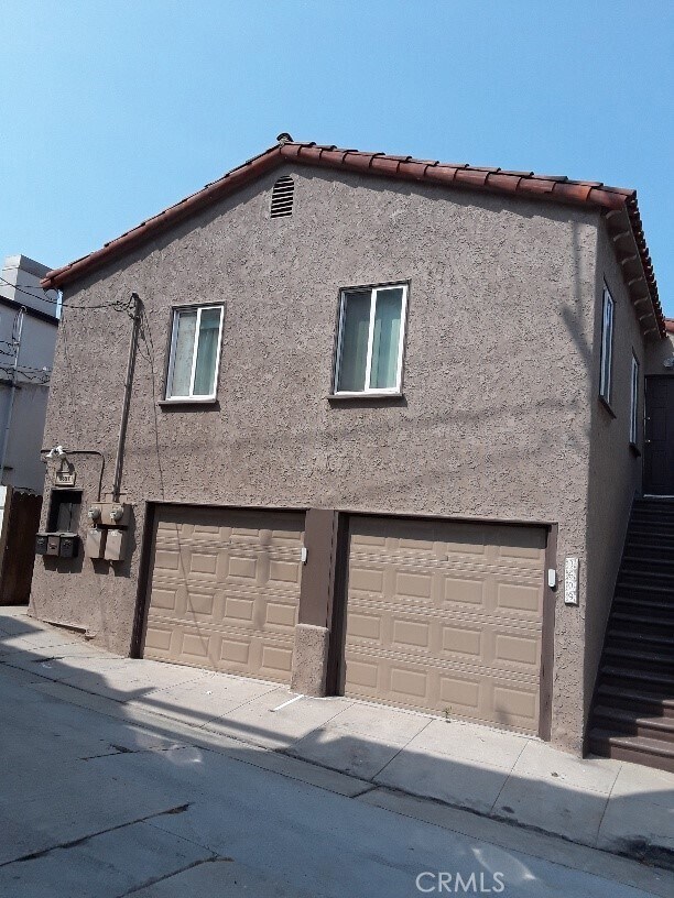 Building Photo - 3607 Crest Dr