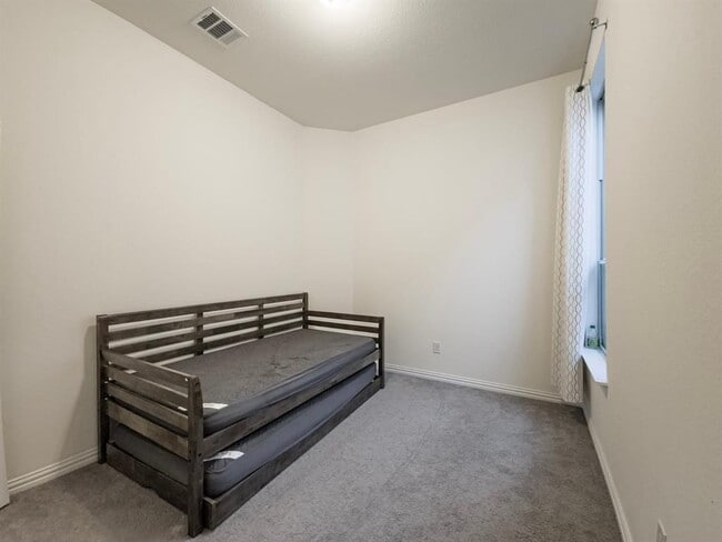 Building Photo - 627 Pheasant Hill Ln