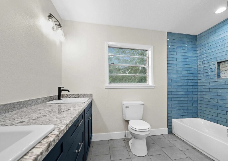 Building Photo - 246 4th Ave