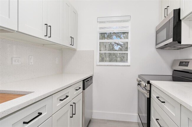 Building Photo - 1538 SE 25th St