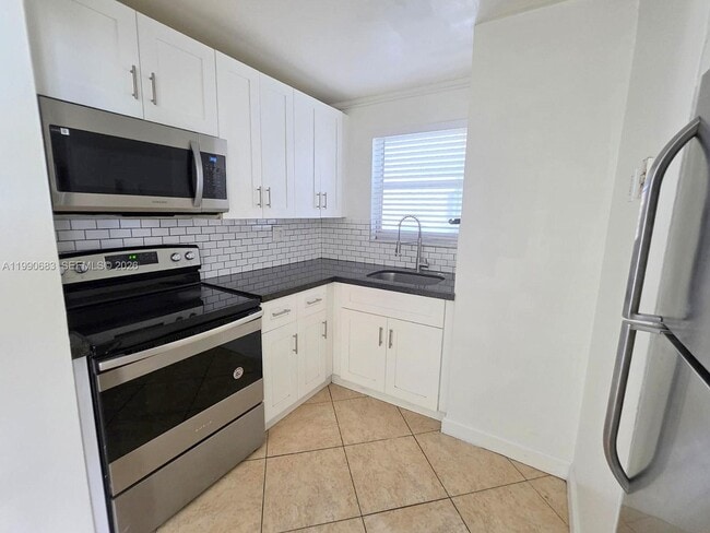 Building Photo - 310 Fontainebleau Blvd