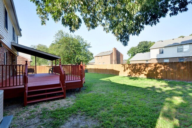 Building Photo - Spacious single family home in Westview Lakes.