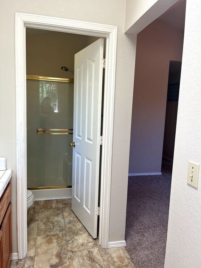 Building Photo - Mary Lake home! Must see!