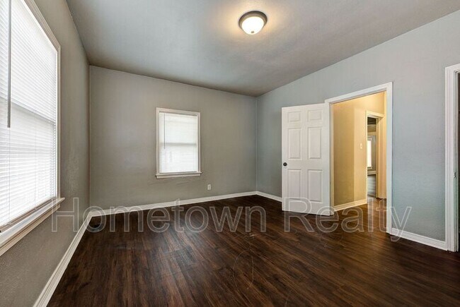 Building Photo - 506 E Harrison Ave