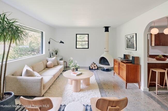 Building Photo - 35 Race Track Rd