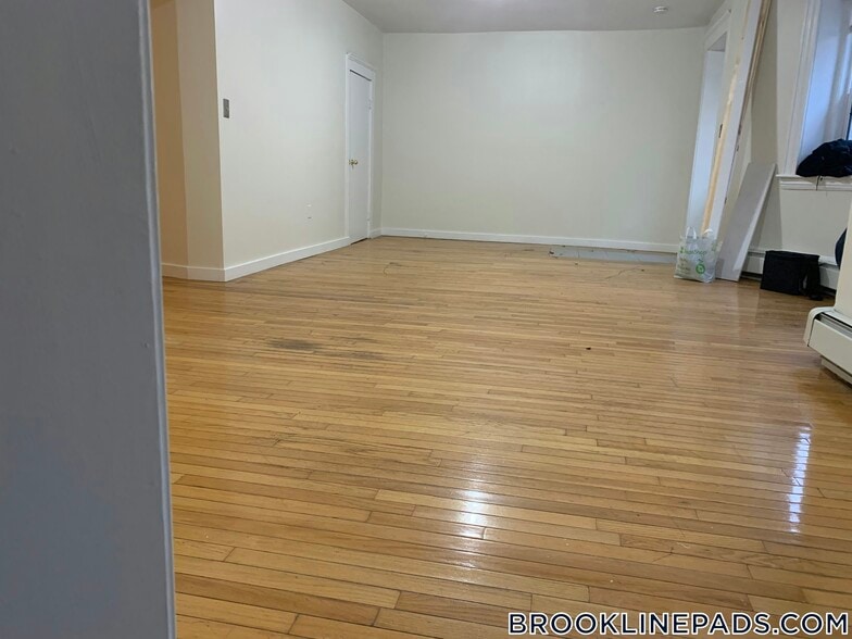 Building Photo - 208 Winthrop Rd