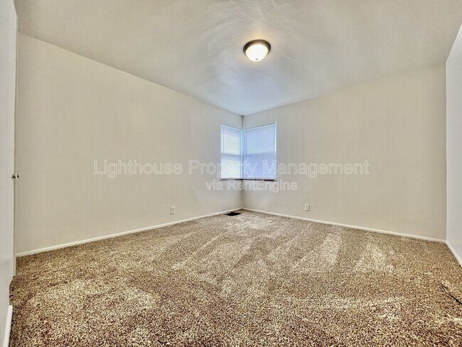Building Photo - 1215 Ottillia St SE