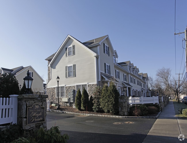 Building Photo - Maple Point