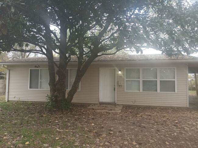 Building Photo - Priced Below other rents!!! 3 Bedroom Home...