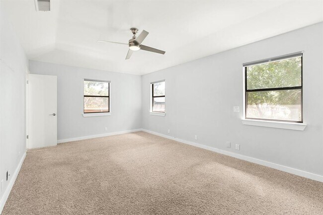 Building Photo - 1215 Robin Trail