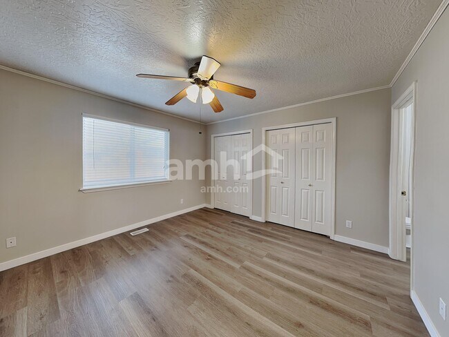 Building Photo - 410 W Mule Ct