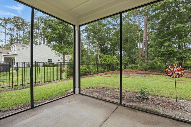 Building Photo - Spacious 5 Bedroom Home in Richmond Hill’s Waterways Community