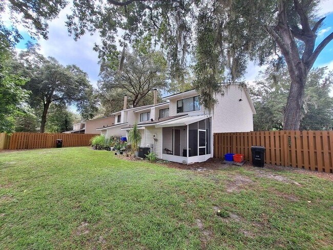 Building Photo - 6111 SW 8th Pl