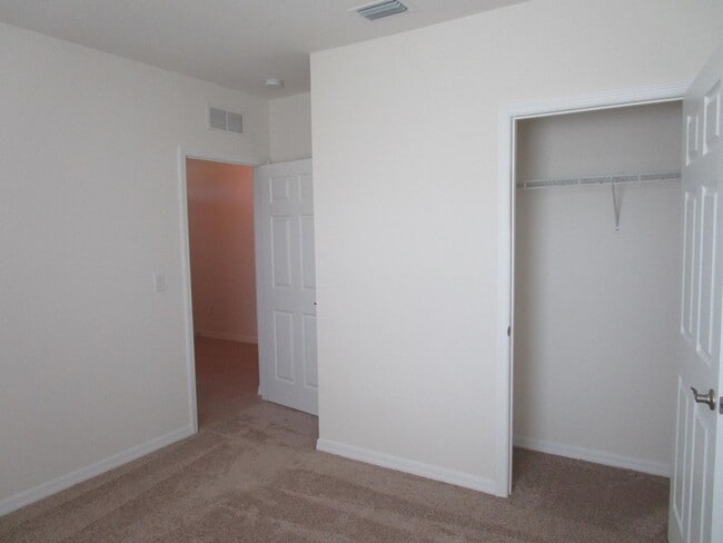 Building Photo - 913 SW 10th Pl