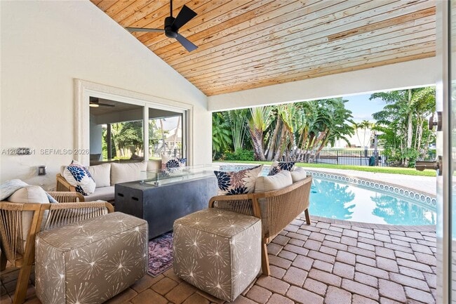 Building Photo - 18 Eleuthera Dr