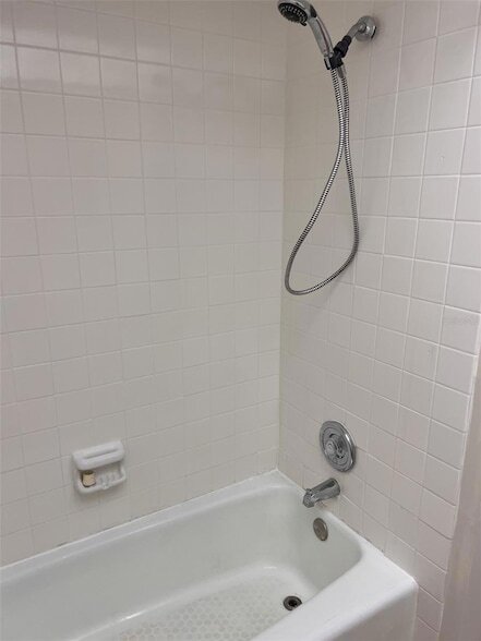 Building Photo - 1120 N Shore Dr NE