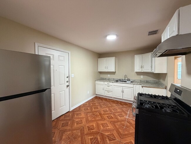 Building Photo - Move in Ready!