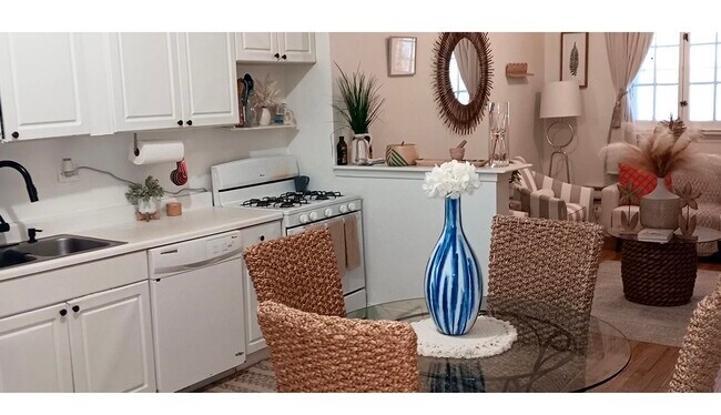 Building Photo - 918 Green Bay Rd