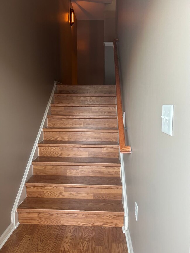 Building Photo - Spacious Townhouse on Mapleton Blvd.