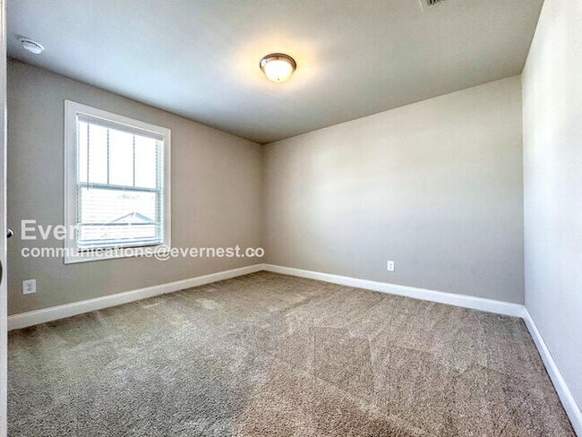Building Photo - 662 Stately Dr