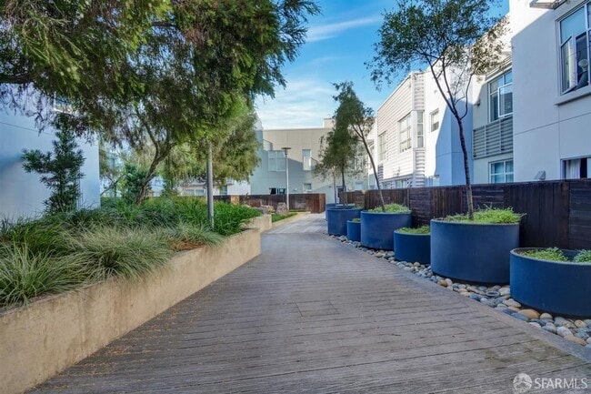 Building Photo - 451 Kansas St