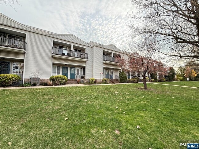 Building Photo - 42 Willow Wood Ct