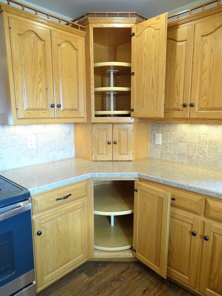 Building Photo - 454 Race Rd