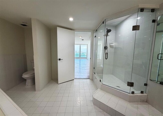 Building Photo - 2100 S Ocean Ln