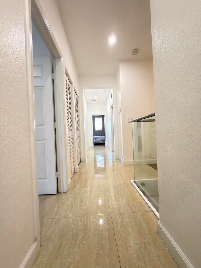 Building Photo - 7407 NW 108th Path