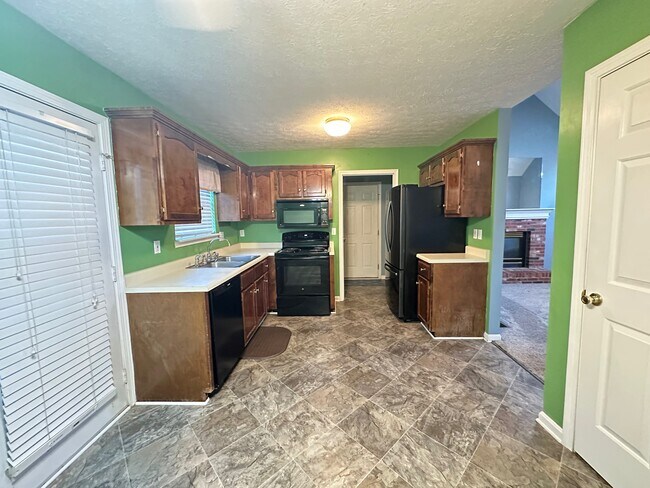 Building Photo - 9800 Spring Pointe Ct