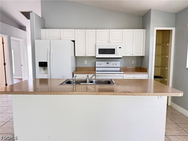 Building Photo - 4606 30th St SW