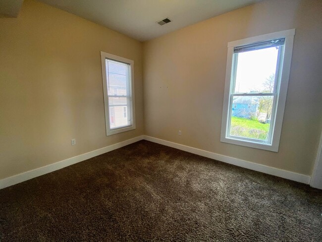 Building Photo - 1224 Plainfield Ave NE