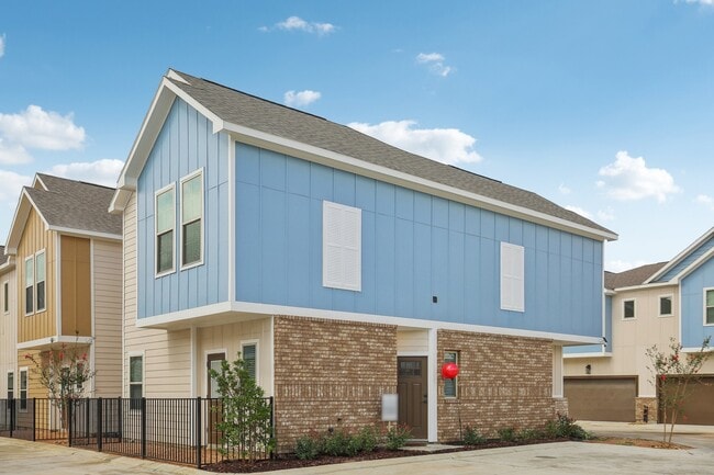 Building Photo - 5741 Spring Stuebner Rd