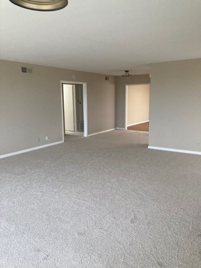 Building Photo - Single level 2-bedroom 2-bath home in private community of Ocean Hills