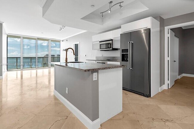 Building Photo - 888 Biscayne Blvd