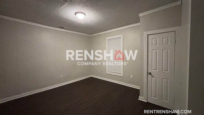 Building Photo - 689 Baltimore St