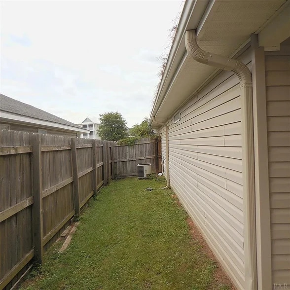 Building Photo - 1487 Dunhurst Dr