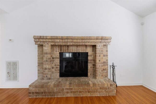 Building Photo - 2417 Hedgerose Ln