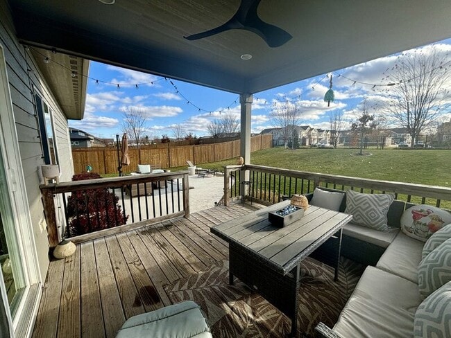 Building Photo - 580 NE Bowman Dr