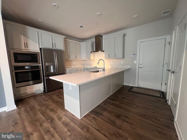 Building Photo - 44625 Wolfhound Sq