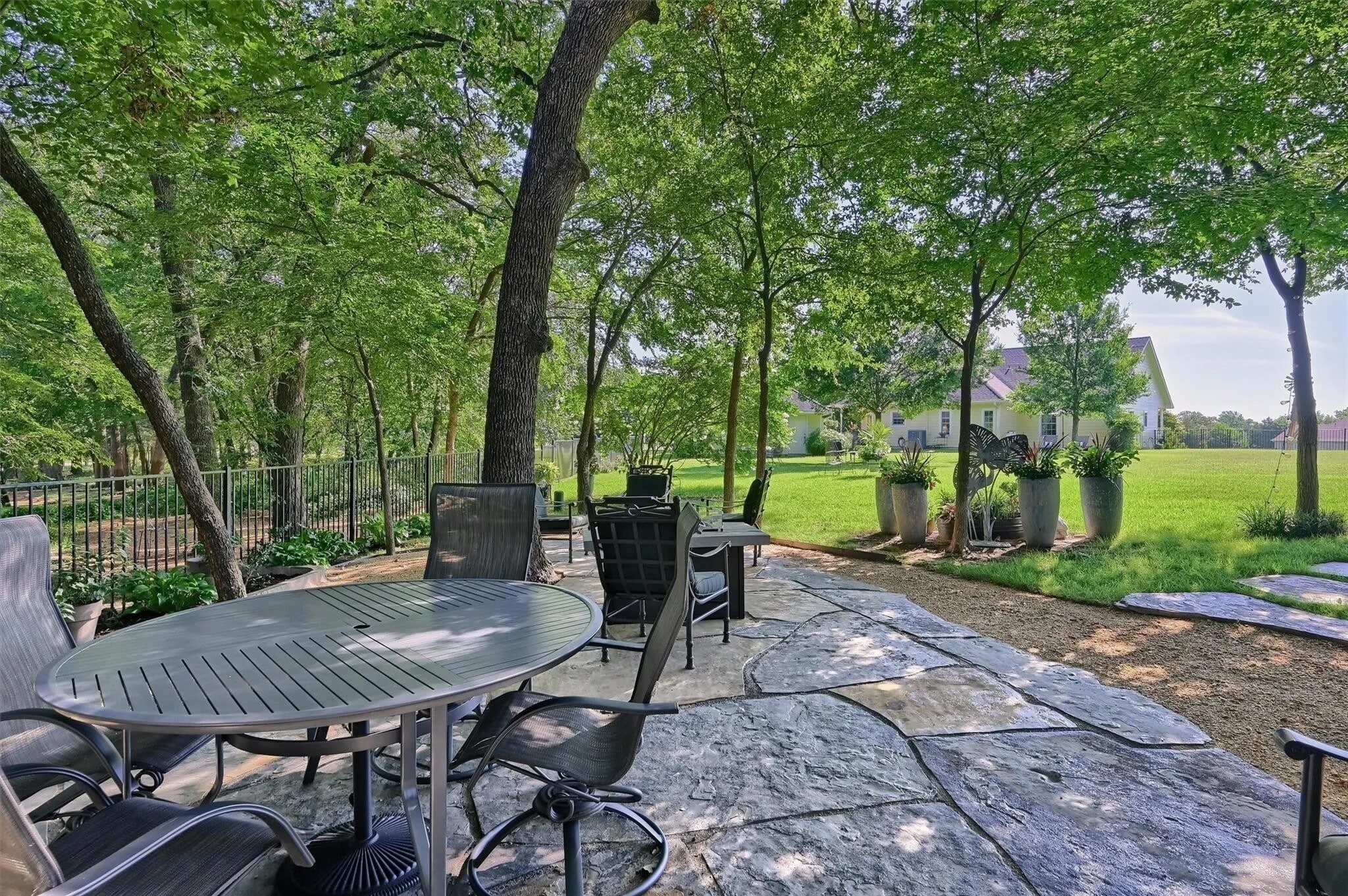 Building Photo - 122 Comanche Dr