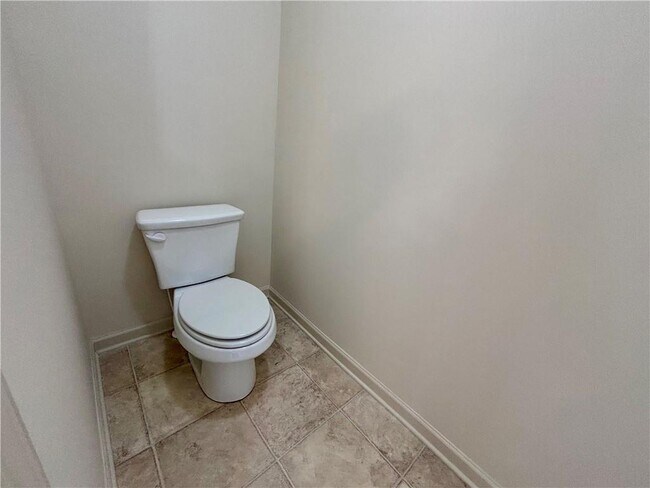 Building Photo - 613 Stonehurst Ln