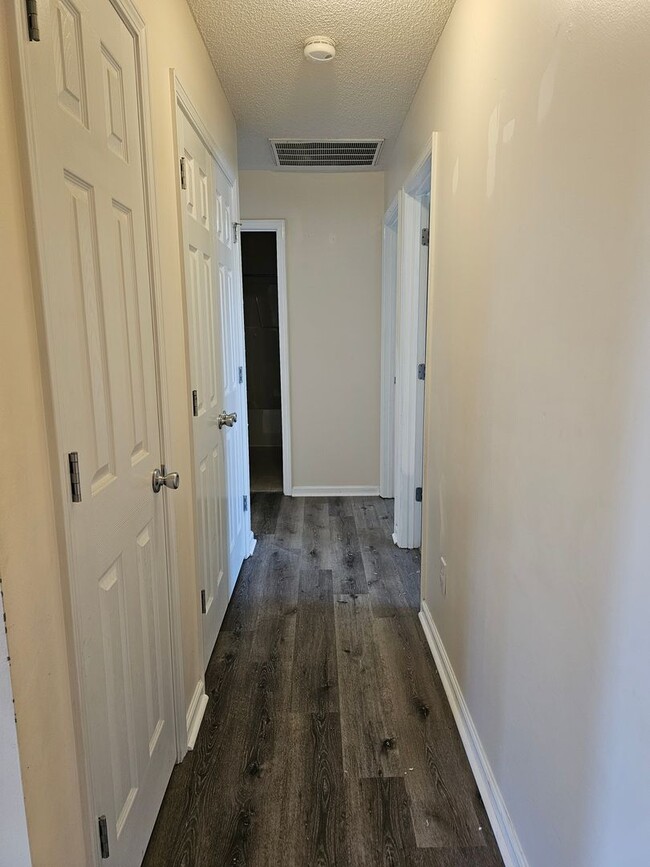 Building Photo - GORGEOUS 3 BEDROOM ACORN RIDGE BEAUTY!