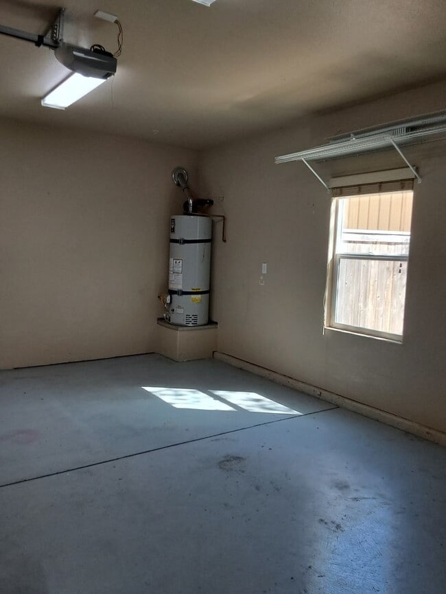 Building Photo - 2204 Estes Rd