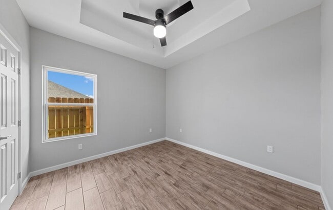 Building Photo - 1117 W Escondido Ln